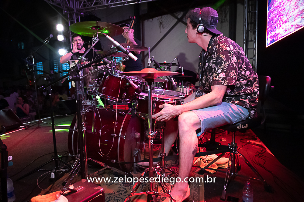 baile-havaiano-na-recra-de-pontal-com-show-de-ze-lopes-e-diego-e-banda