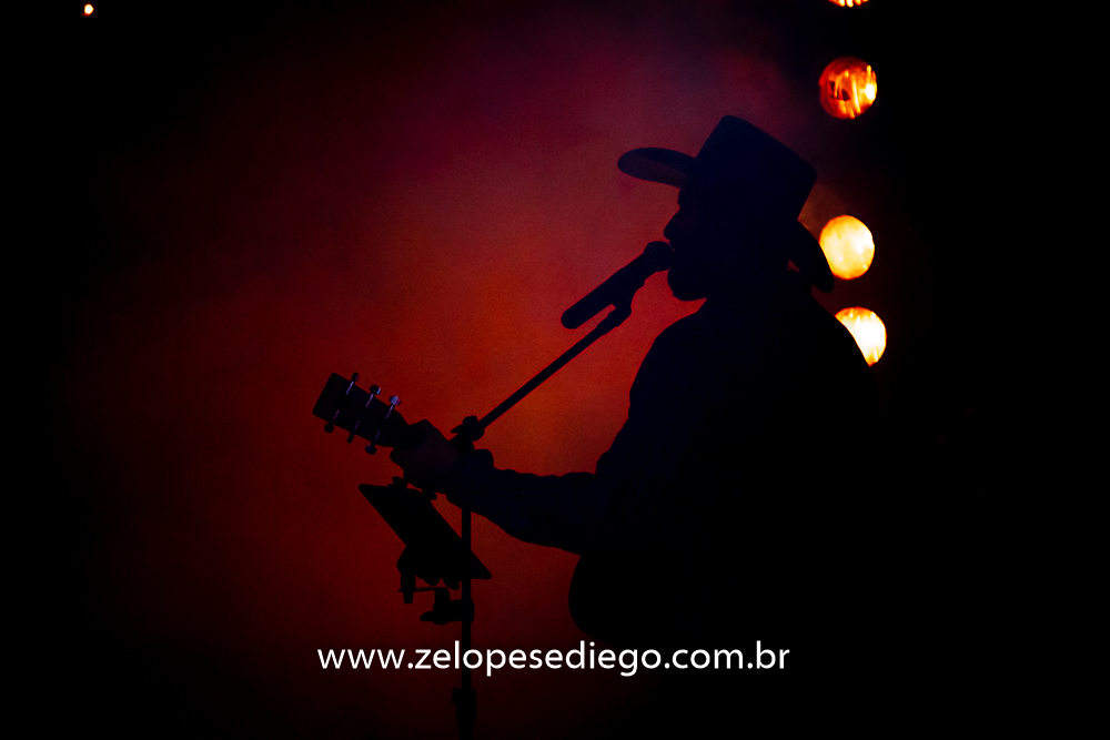 baile-havaiano-na-recra-de-pontal-com-show-de-ze-lopes-e-diego-e-banda