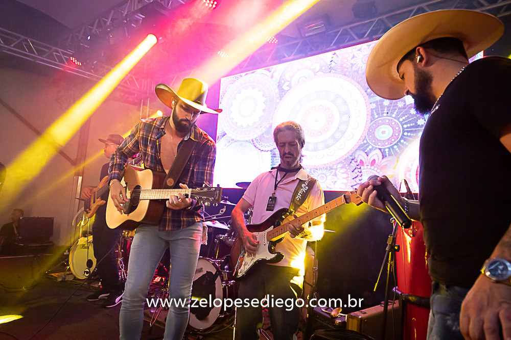 baile-havaiano-na-recra-de-pontal-com-show-de-ze-lopes-e-diego-e-banda