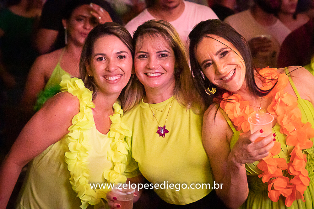 baile-havaiano-na-recra-de-pontal-com-show-de-ze-lopes-e-diego-e-banda