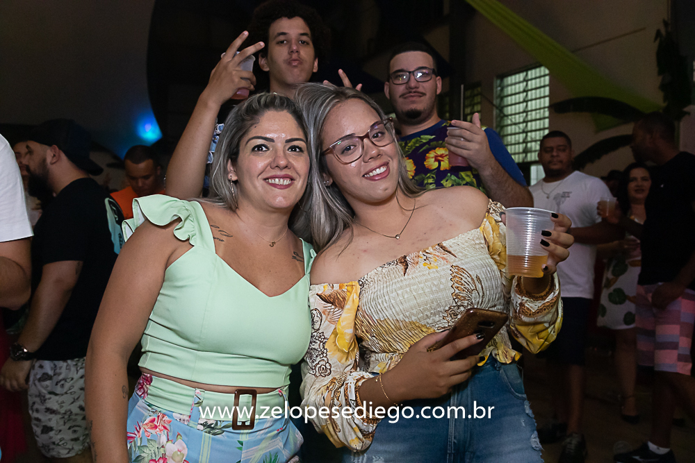 baile-havaiano-na-recra-de-pontal-com-show-de-ze-lopes-e-diego-e-banda