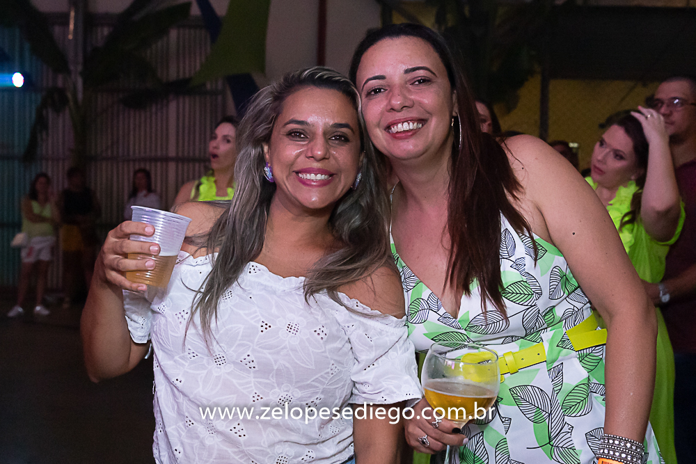 baile-havaiano-na-recra-de-pontal-com-show-de-ze-lopes-e-diego-e-banda