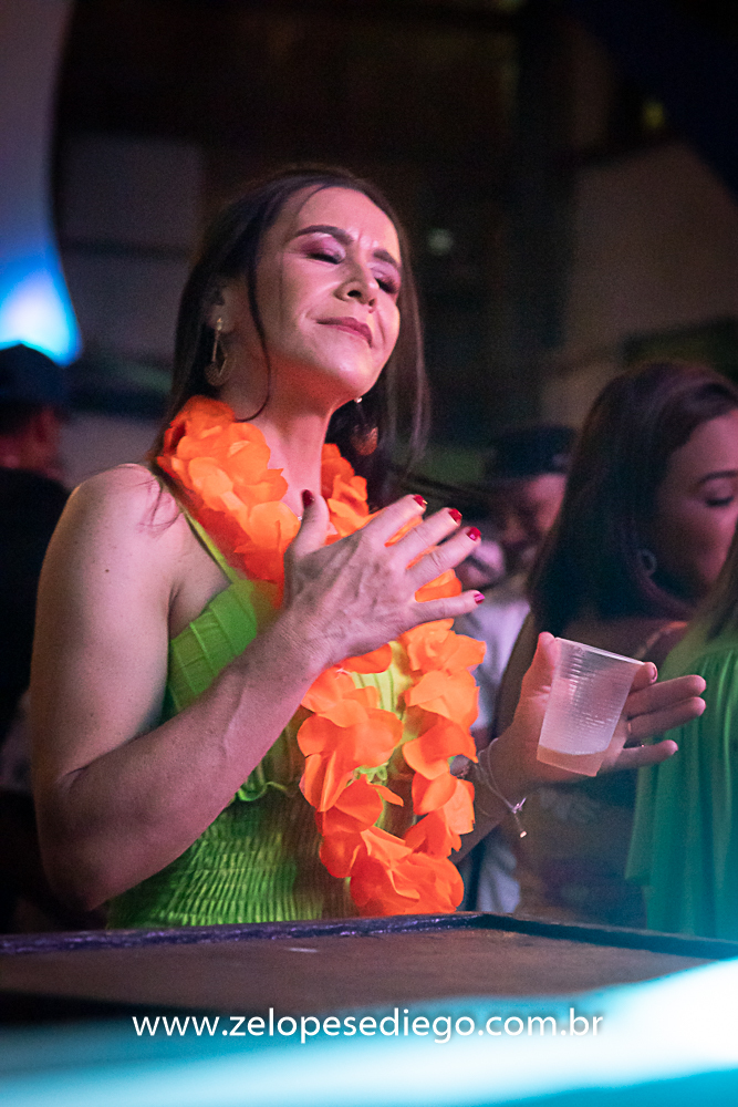 baile-havaiano-na-recra-de-pontal-com-show-de-ze-lopes-e-diego-e-banda