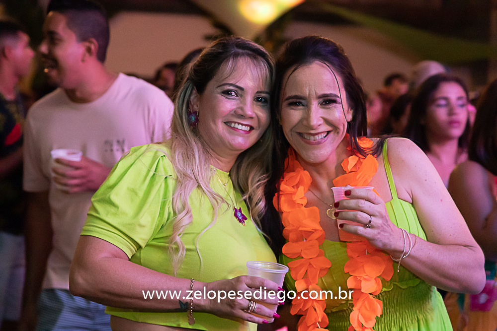 baile-havaiano-na-recra-de-pontal-com-show-de-ze-lopes-e-diego-e-banda