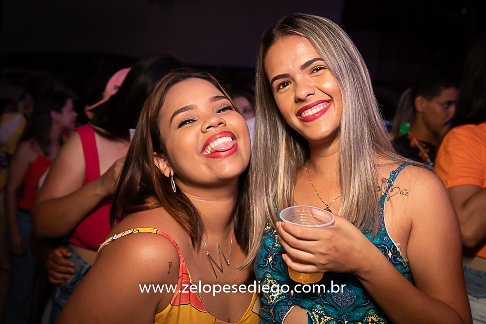 baile-havaiano-na-recra-de-pontal-com-show-de-ze-lopes-e-diego-e-banda