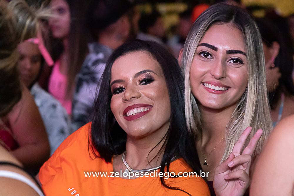 baile-havaiano-na-recra-de-pontal-com-show-de-ze-lopes-e-diego-e-banda