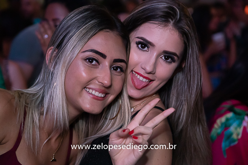 baile-havaiano-na-recra-de-pontal-com-show-de-ze-lopes-e-diego-e-banda
