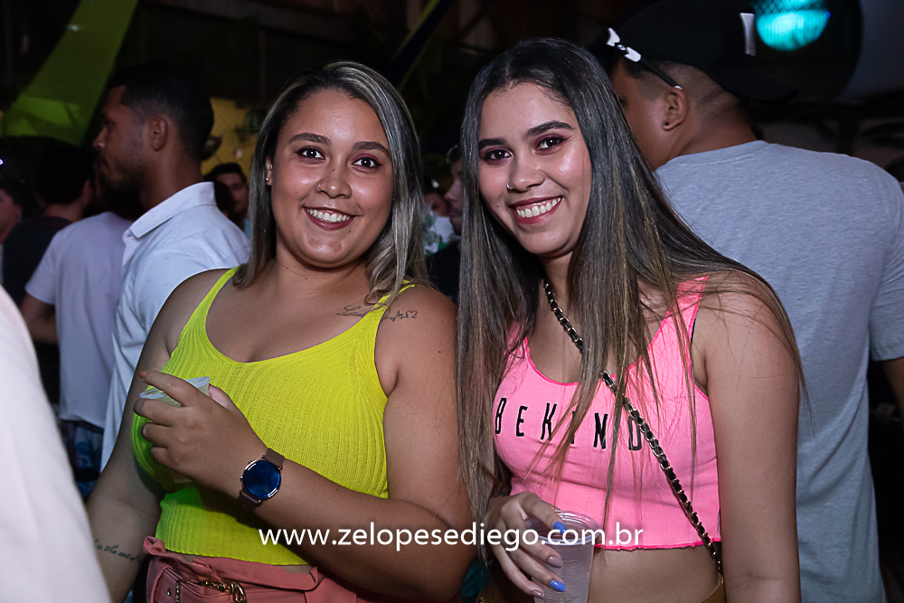 baile-havaiano-na-recra-de-pontal-com-show-de-ze-lopes-e-diego-e-banda