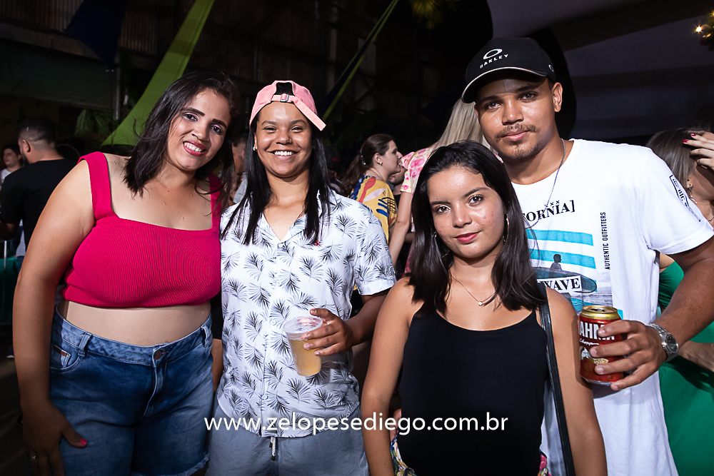 baile-havaiano-na-recra-de-pontal-com-show-de-ze-lopes-e-diego-e-banda