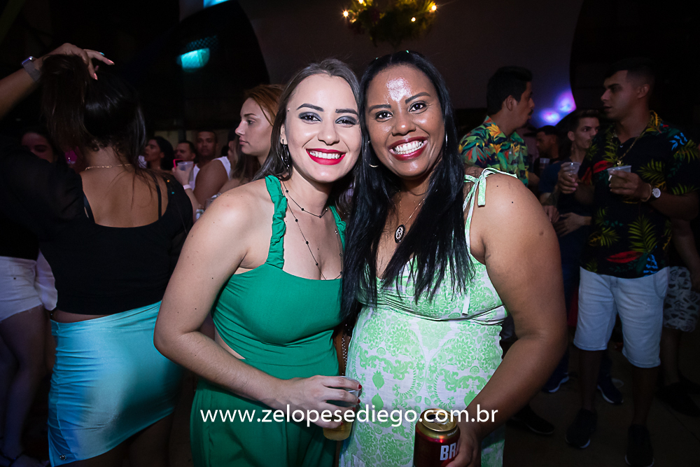 baile-havaiano-na-recra-de-pontal-com-show-de-ze-lopes-e-diego-e-banda