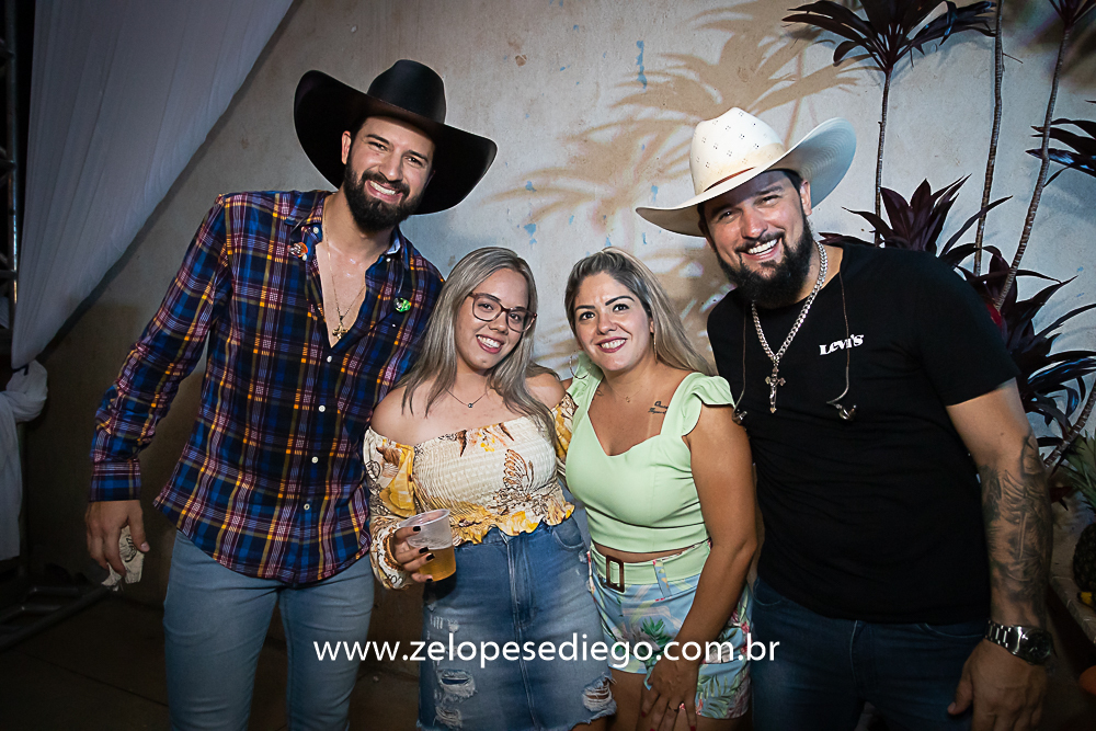 baile-havaiano-na-recra-de-pontal-com-show-de-ze-lopes-e-diego-e-banda