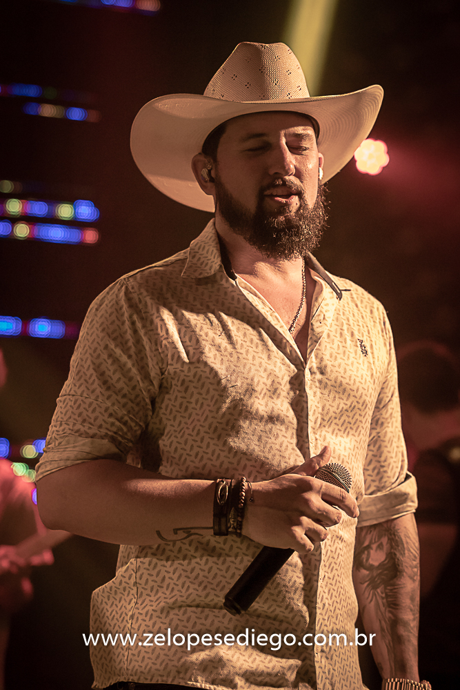 show-com-ze-lopes-e-diego-e-banda-no-bar-canacaiana