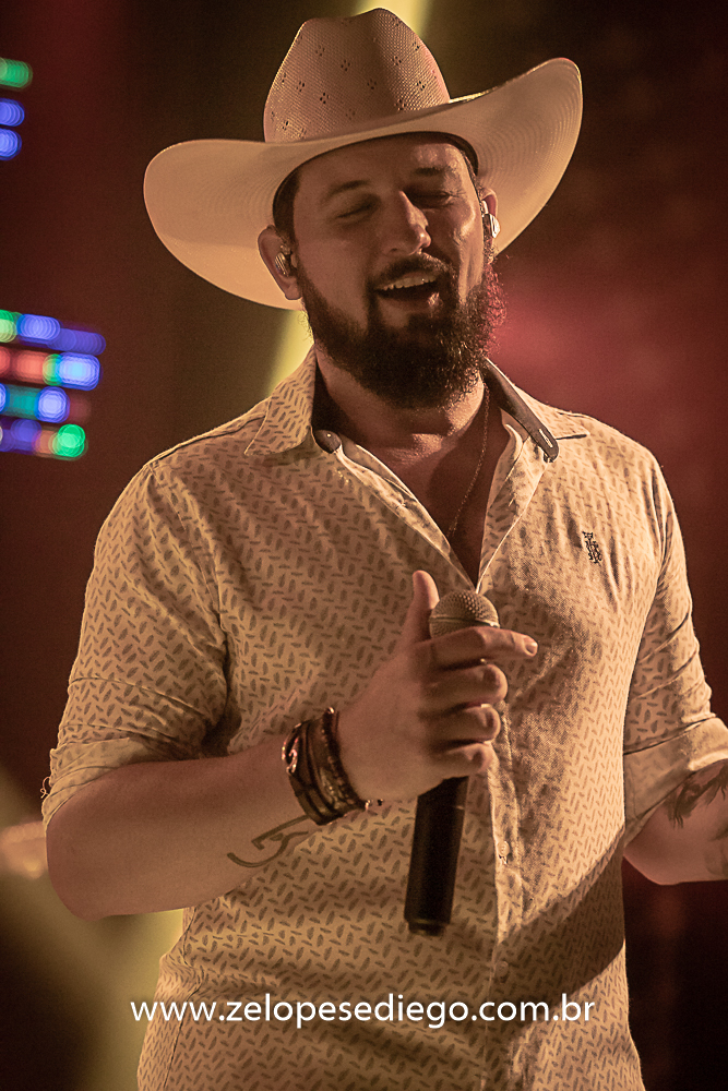 show-com-ze-lopes-e-diego-e-banda-no-bar-canacaiana