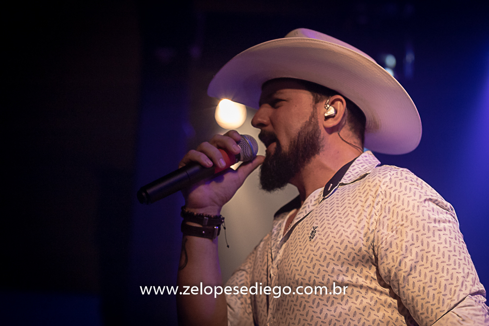 show-com-ze-lopes-e-diego-e-banda-no-bar-canacaiana