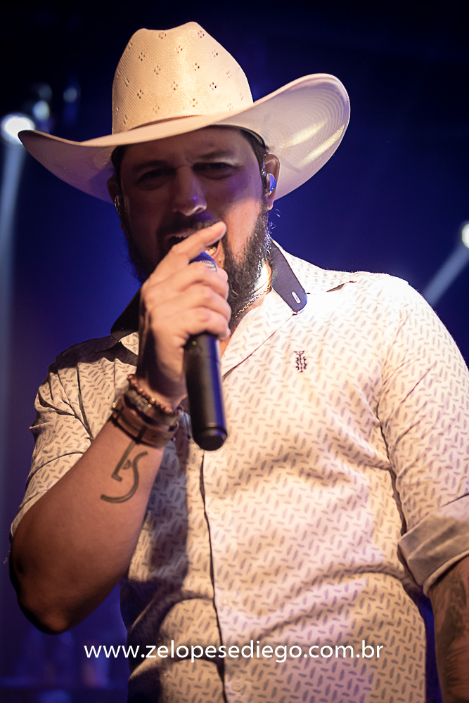 show-com-ze-lopes-e-diego-e-banda-no-bar-canacaiana