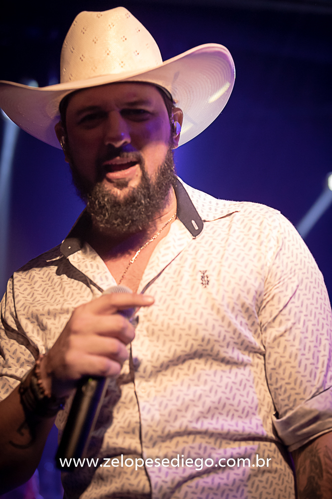 show-com-ze-lopes-e-diego-e-banda-no-bar-canacaiana