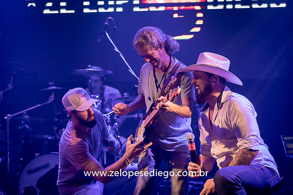 show-com-ze-lopes-e-diego-e-banda-no-bar-canacaiana