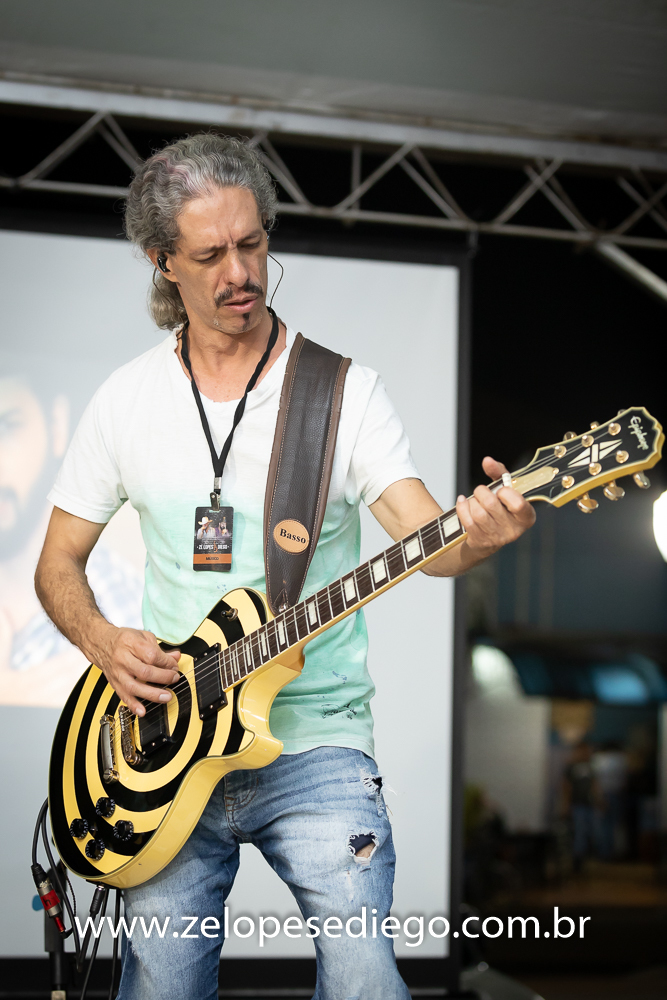 show-com-ze-lopes-e-diego-e-banda-em-barrinha