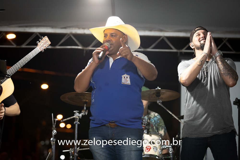 show-com-ze-lopes-e-diego-e-banda-em-barrinha