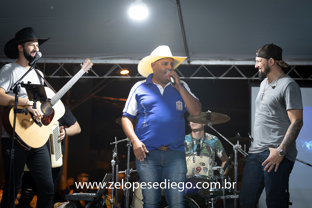 show-com-ze-lopes-e-diego-e-banda-em-barrinha