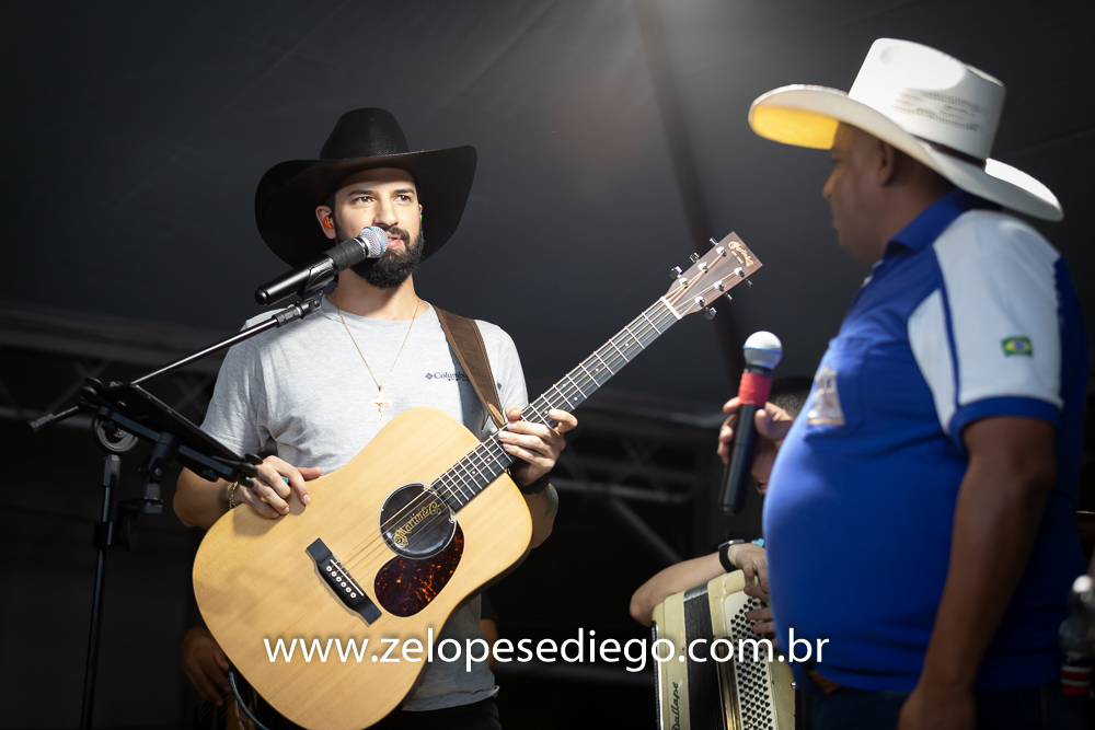 show-com-ze-lopes-e-diego-e-banda-em-barrinha