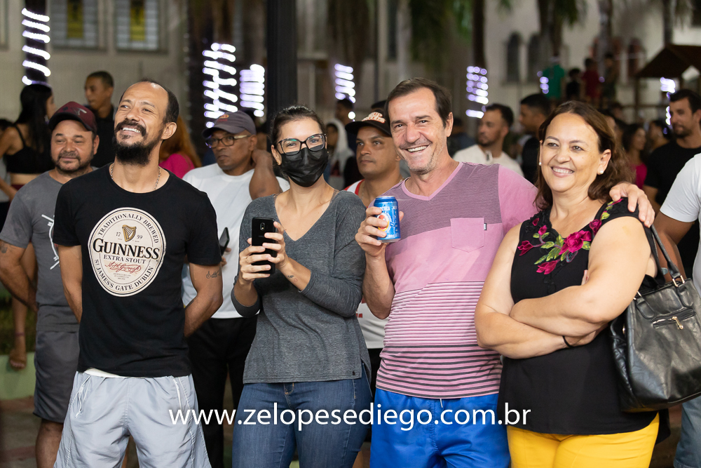 show-com-ze-lopes-e-diego-e-banda-em-barrinha