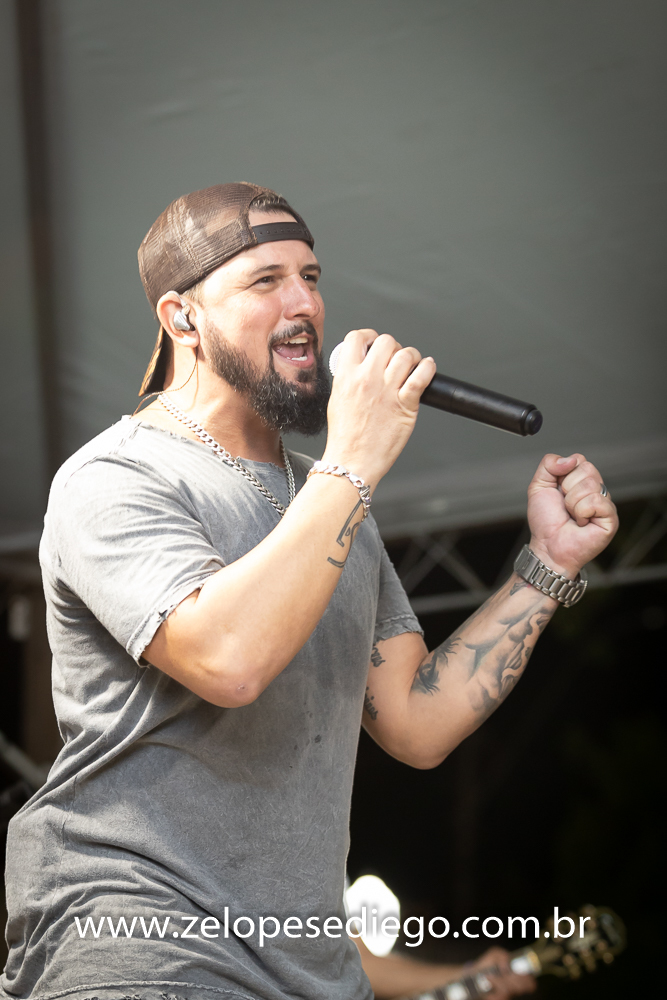 show-com-ze-lopes-e-diego-e-banda-em-barrinha