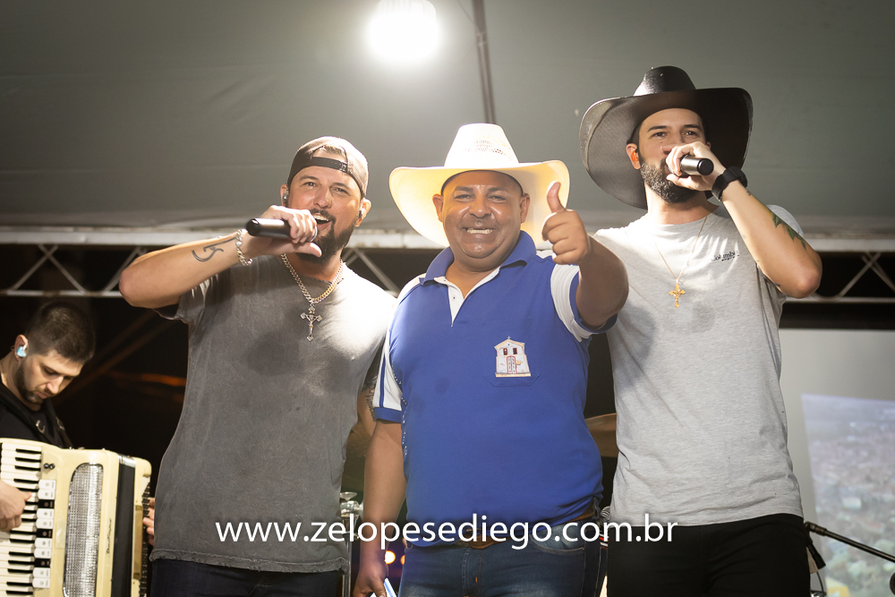 show-com-ze-lopes-e-diego-e-banda-em-barrinha
