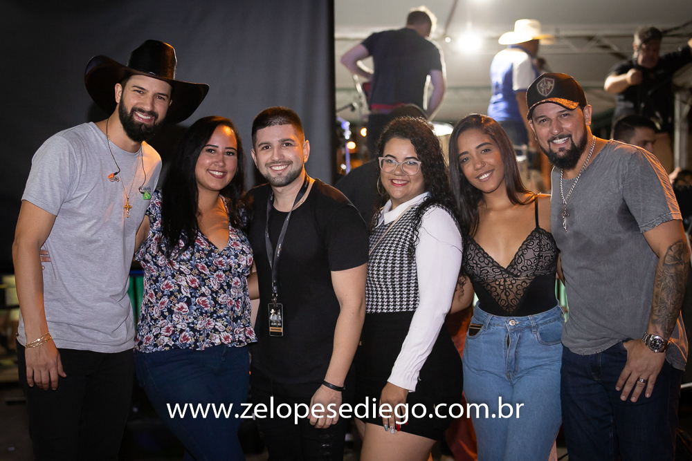 show-com-ze-lopes-e-diego-e-banda-em-barrinha