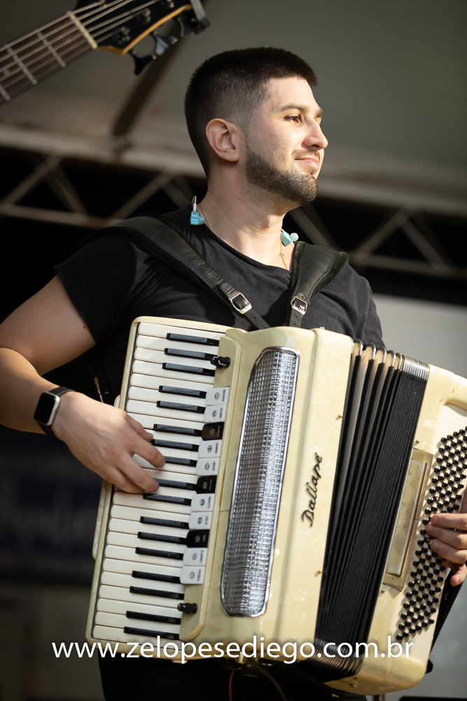 show-com-ze-lopes-e-diego-e-banda-em-barrinha