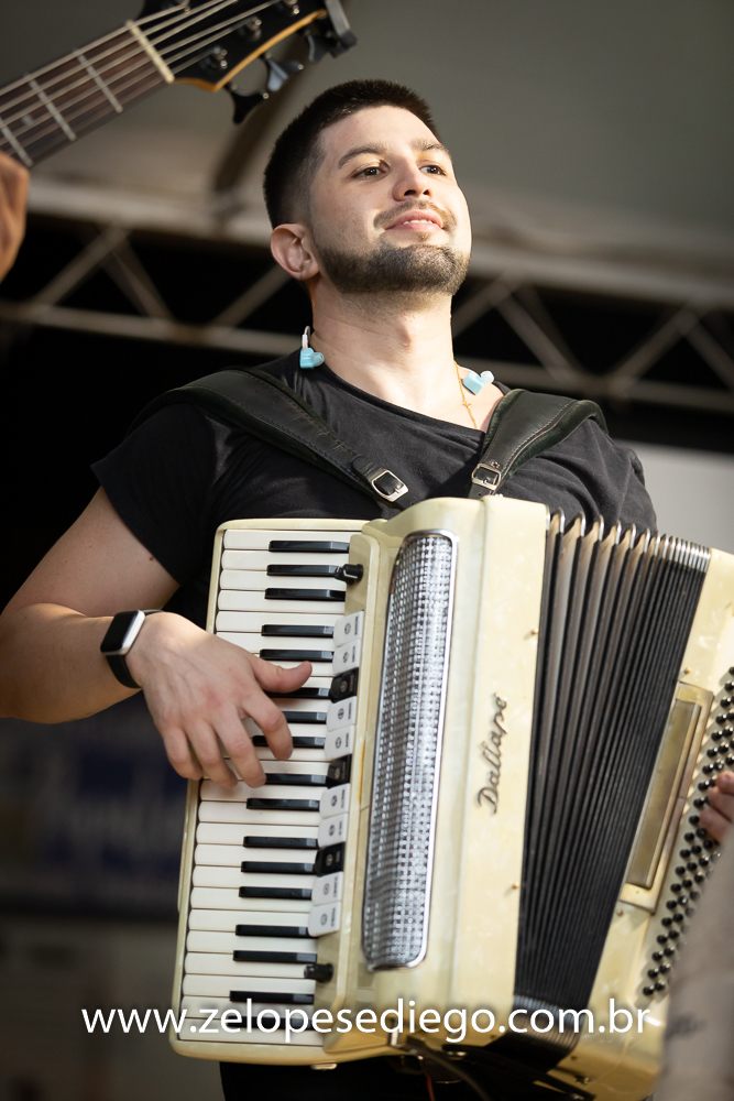 show-com-ze-lopes-e-diego-e-banda-em-barrinha