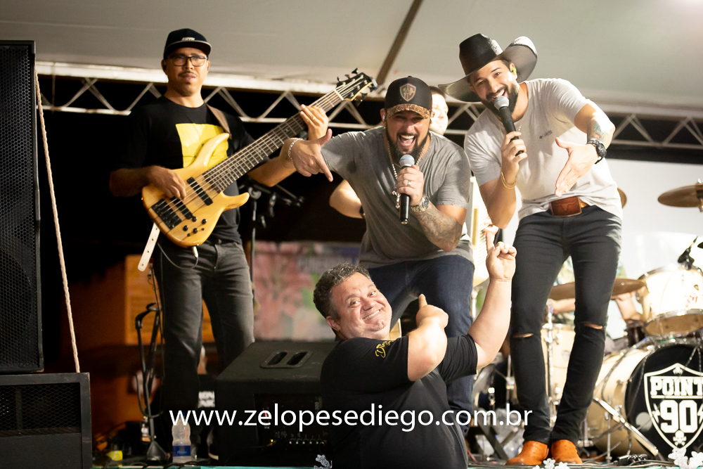 show-com-ze-lopes-e-diego-e-banda-em-barrinha