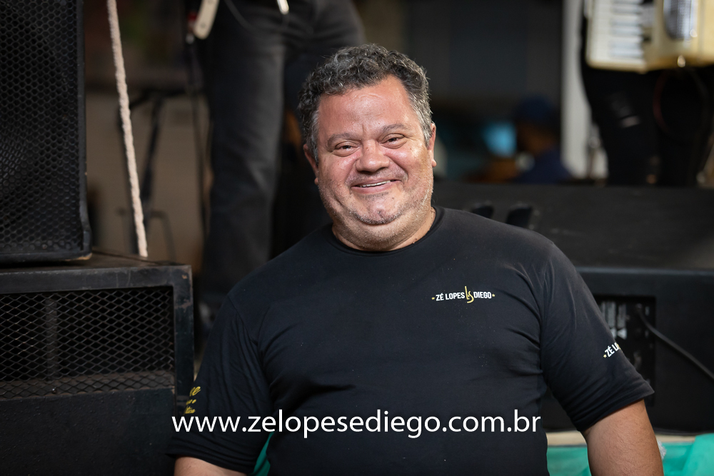 show-com-ze-lopes-e-diego-e-banda-em-barrinha