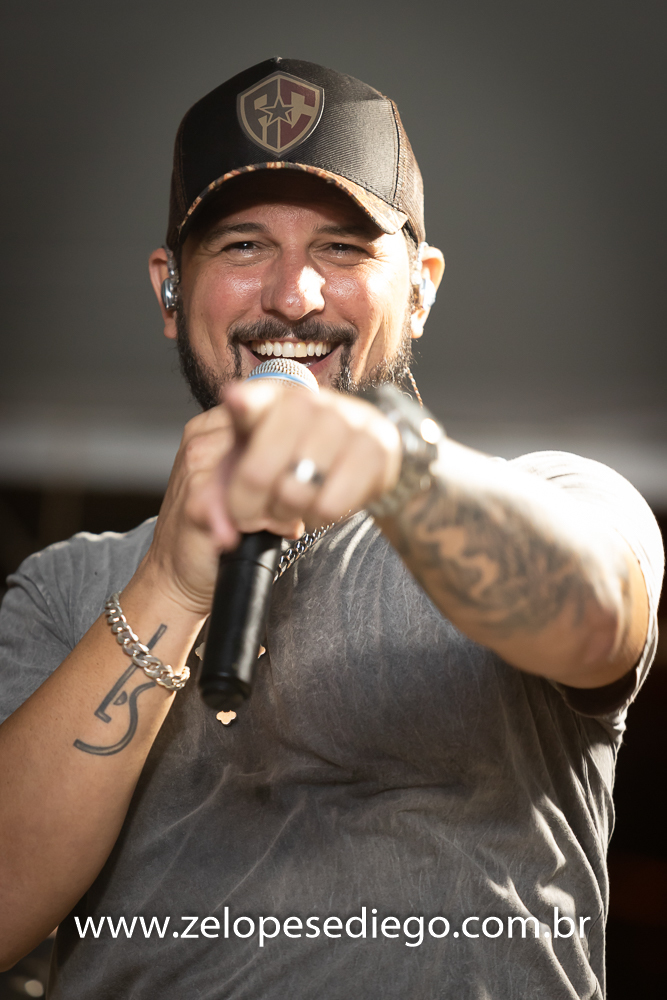 show-com-ze-lopes-e-diego-e-banda-em-barrinha