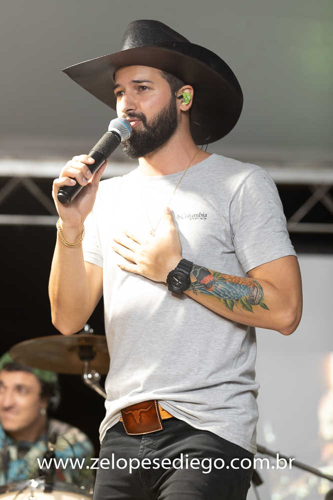 show-com-ze-lopes-e-diego-e-banda-em-barrinha