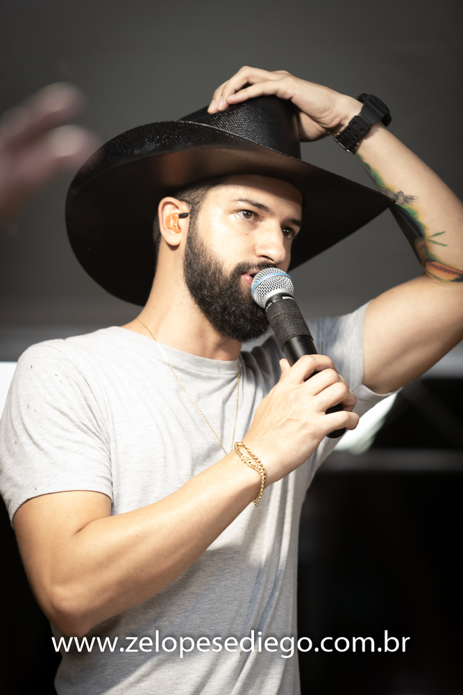 show-com-ze-lopes-e-diego-e-banda-em-barrinha