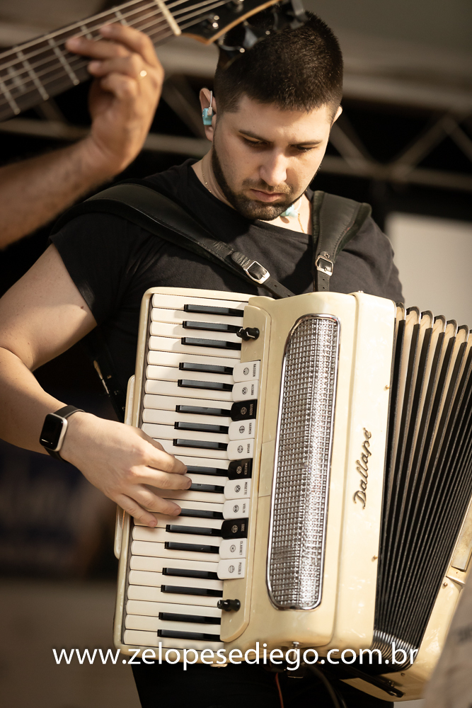 show-com-ze-lopes-e-diego-e-banda-em-barrinha