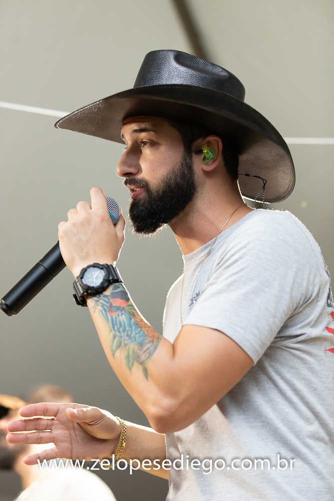 show-com-ze-lopes-e-diego-e-banda-em-barrinha