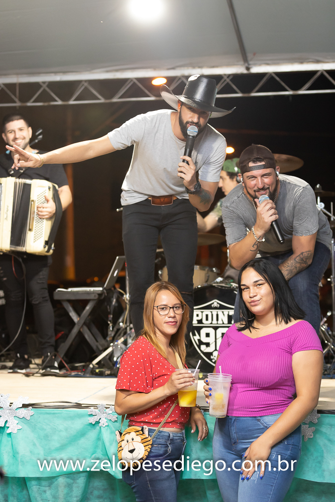 show-com-ze-lopes-e-diego-e-banda-em-barrinha