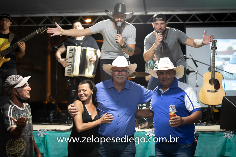 show-com-ze-lopes-e-diego-e-banda-em-barrinha
