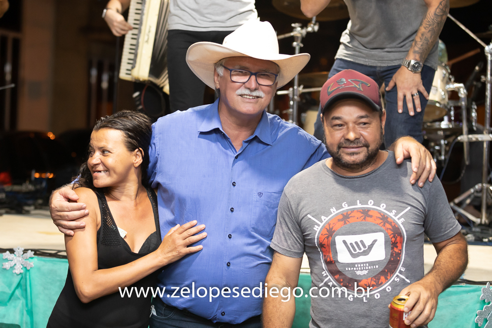 show-com-ze-lopes-e-diego-e-banda-em-barrinha