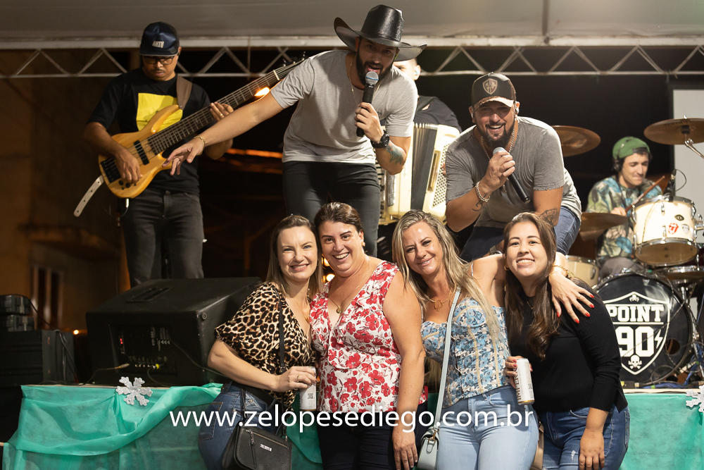 show-com-ze-lopes-e-diego-e-banda-em-barrinha