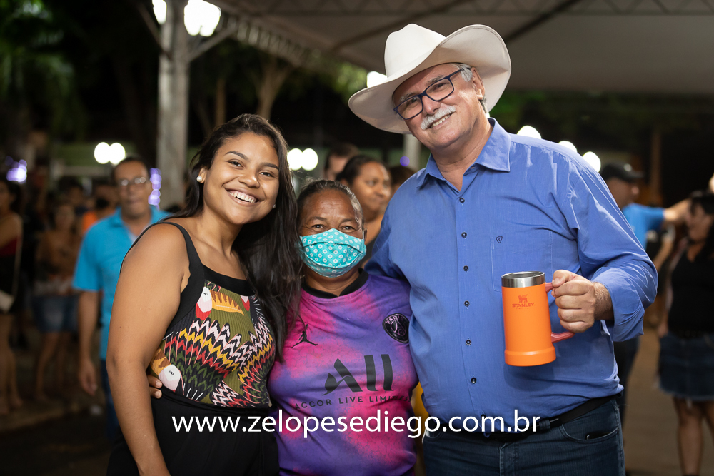 show-com-ze-lopes-e-diego-e-banda-em-barrinha