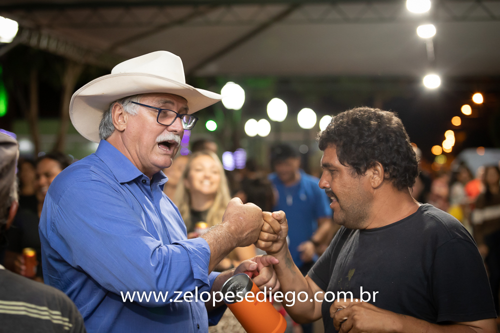 show-com-ze-lopes-e-diego-e-banda-em-barrinha
