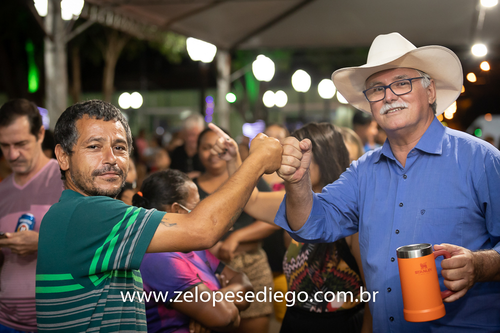 show-com-ze-lopes-e-diego-e-banda-em-barrinha