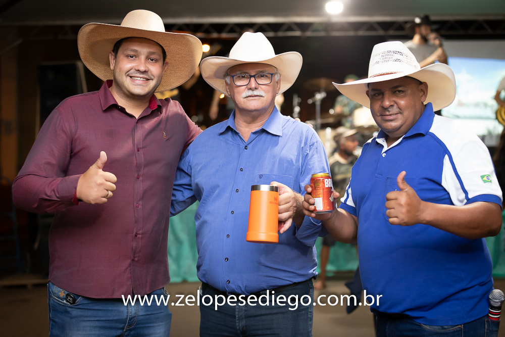 show-com-ze-lopes-e-diego-e-banda-em-barrinha