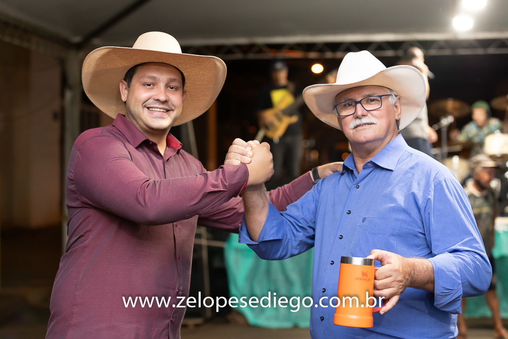 show-com-ze-lopes-e-diego-e-banda-em-barrinha