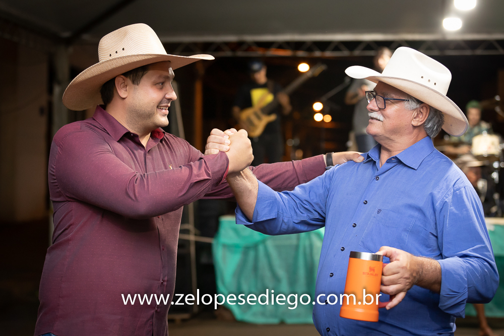 show-com-ze-lopes-e-diego-e-banda-em-barrinha