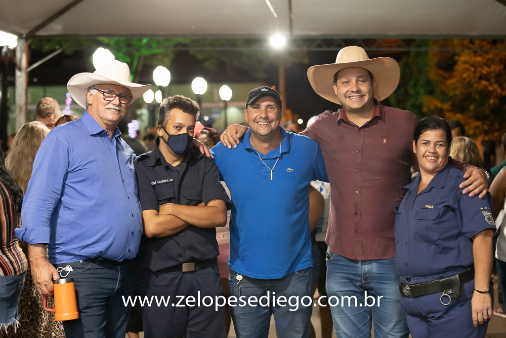 show-com-ze-lopes-e-diego-e-banda-em-barrinha