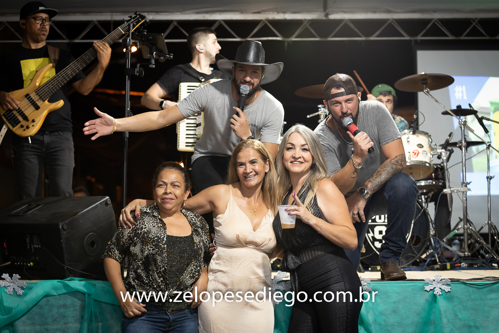show-com-ze-lopes-e-diego-e-banda-em-barrinha